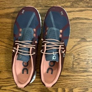 On cloud ON running shoes or sneakers size 40 NWOT or size 10 Great price!